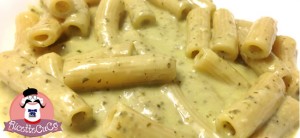 Rigatoni cremosi al Pesto: ricetta facile e veloce con l'aiuto del Microonde rigatoni pasta pesto besciamella minipimer immersione microonde monsier cuisine moncu moulinex cuisine companion ricette cuco bimby